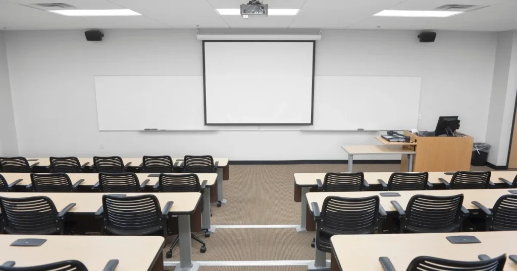 寿司学校の教室 - 学びの場を提供する設備が整った講義室