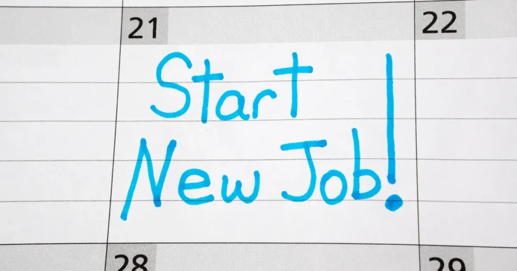 カレンダーに書かれた『Start New Job!』のメッセージ - 出戻り転職に向いている人の特徴を説明するセクションに関連した画像
