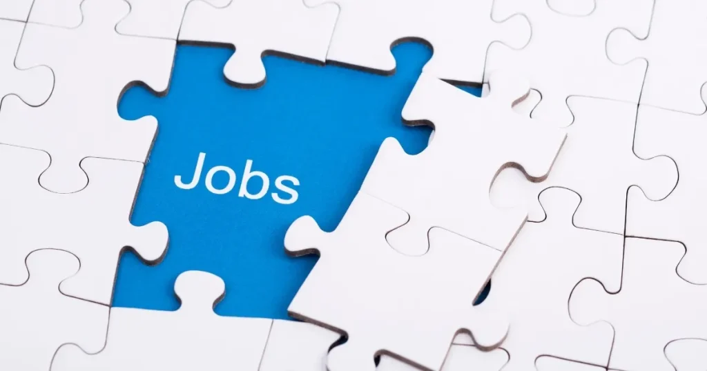 パズルの一部が欠けて「Jobs」という文字が見えるデザイン：志望動機が企業と応募者の適合性を示す重要な要素であることを象徴。